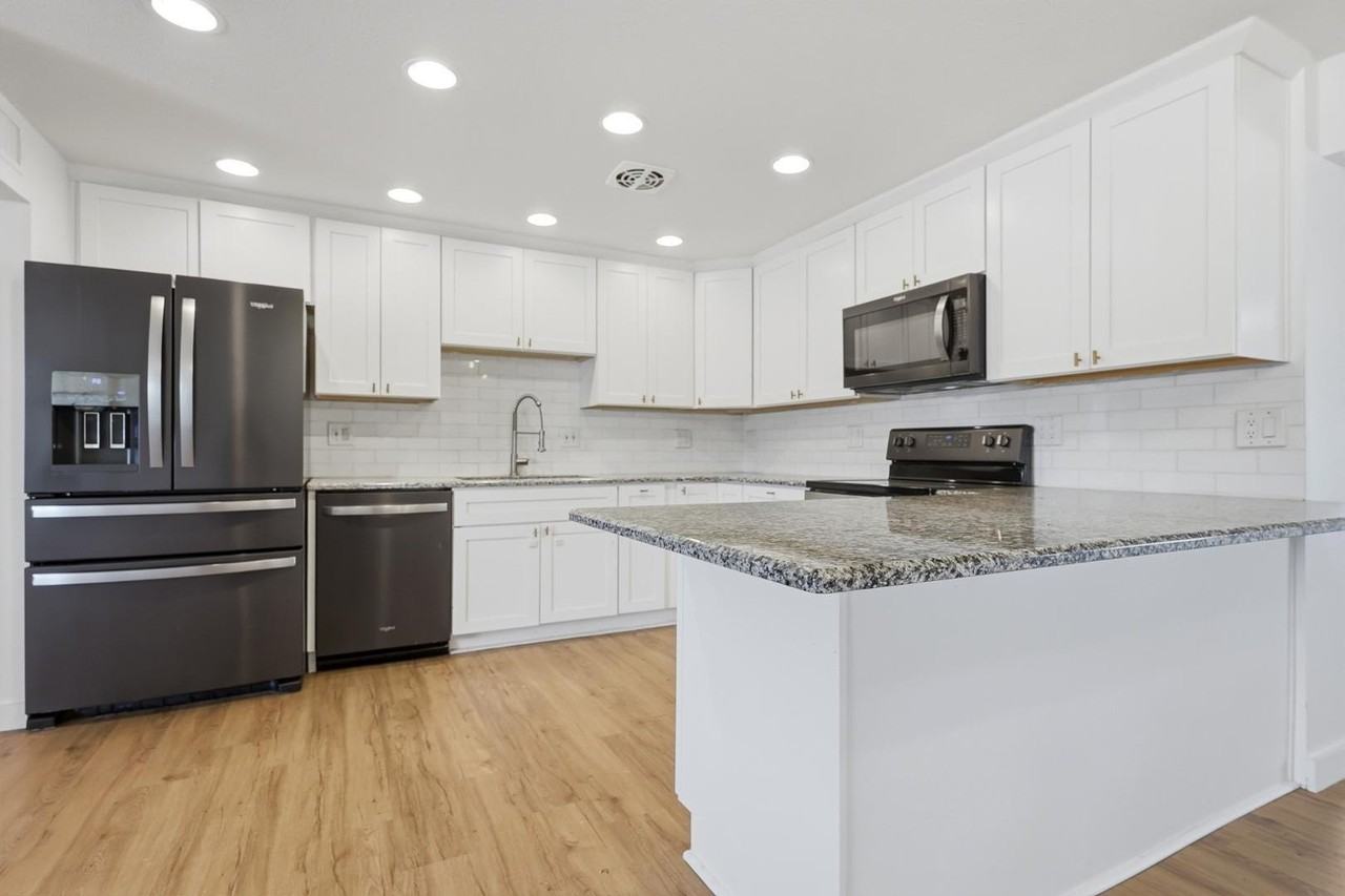 3540 E Voltaire Dr - Photo 7 of 41