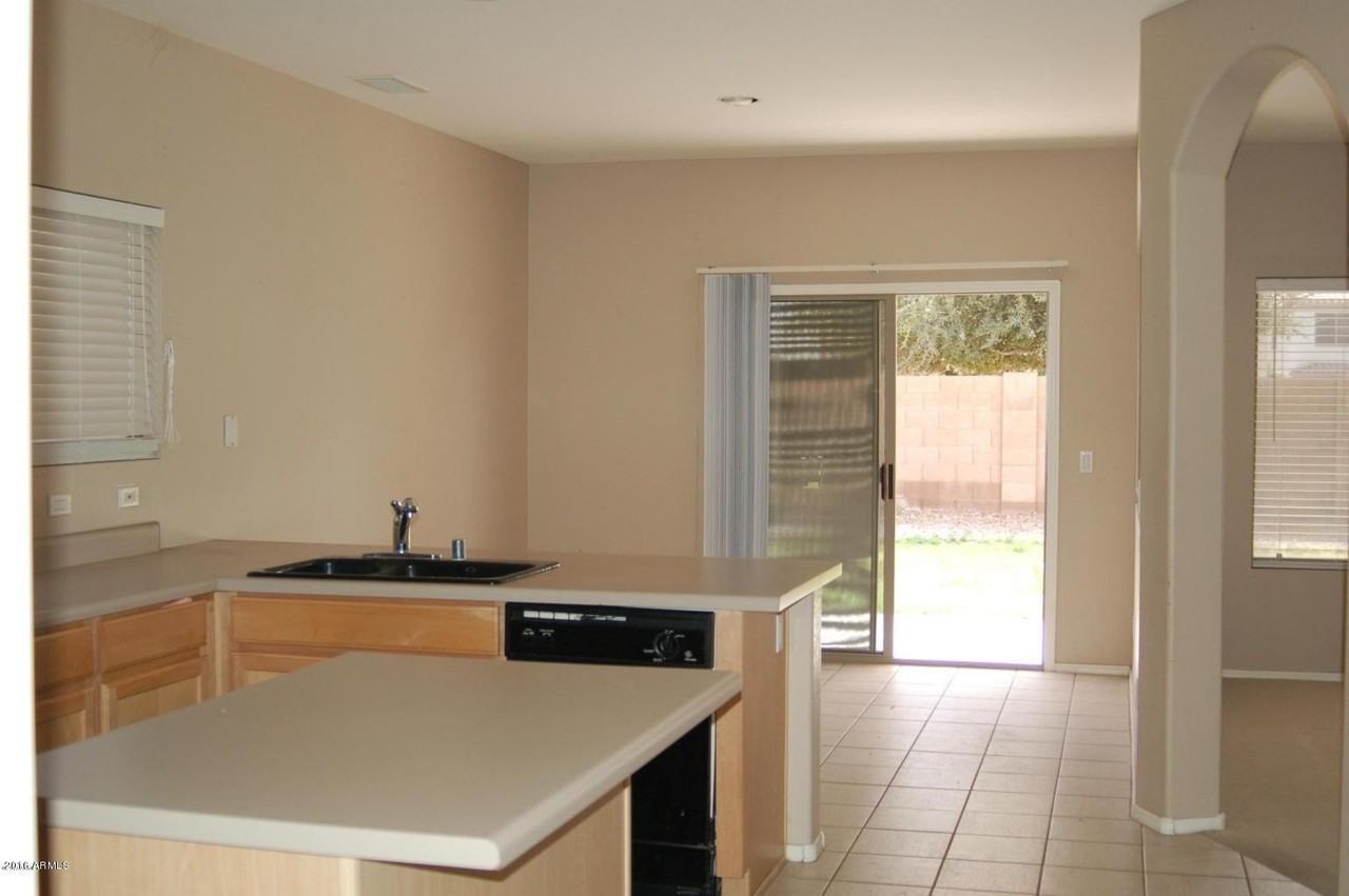 1041 W Longhorn Dr - Photo 7 of 19