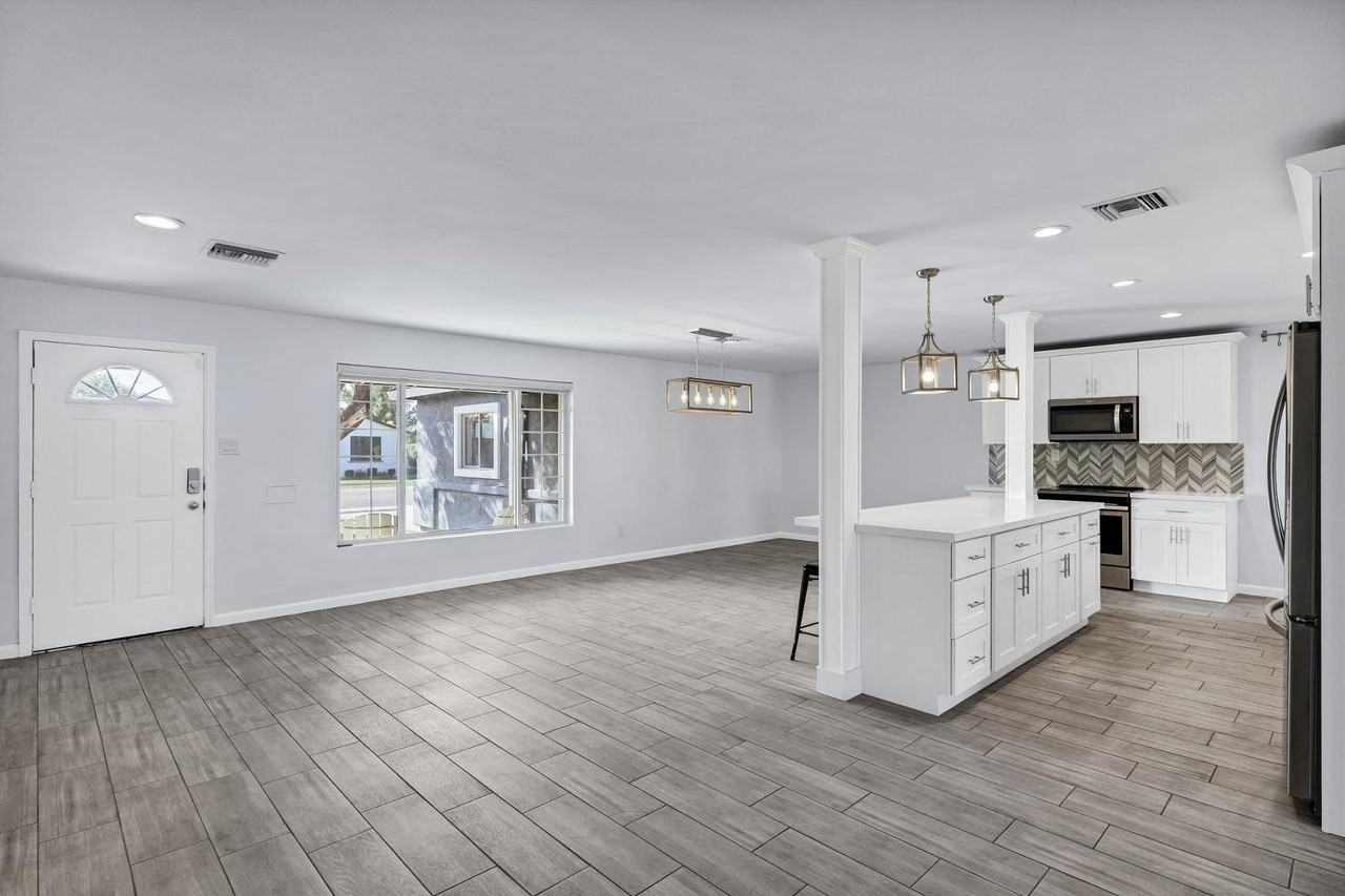 3046 E Glenrosa Ave - Photo 6 of 17