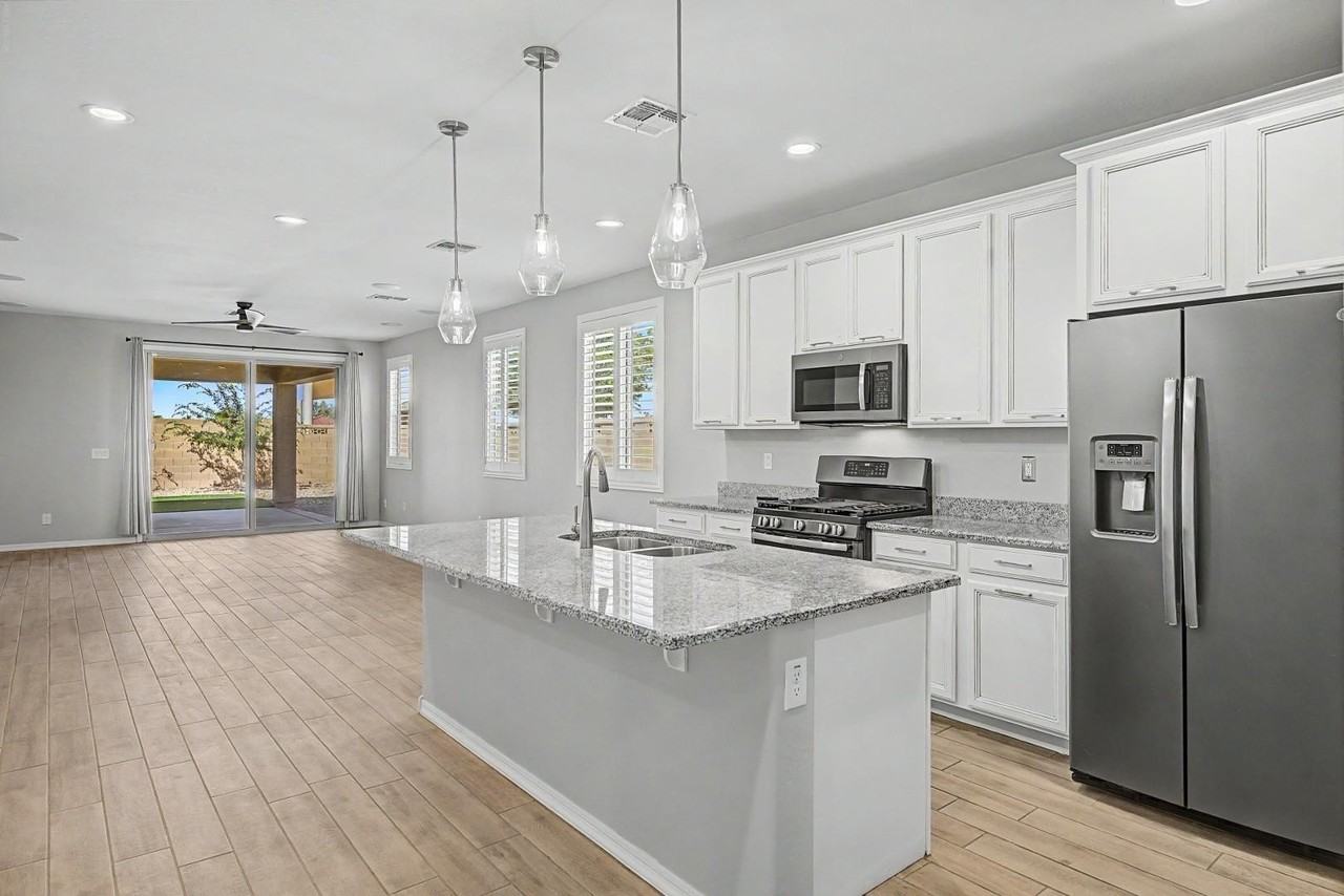 17534 W Hadley St - Photo 3 of 22