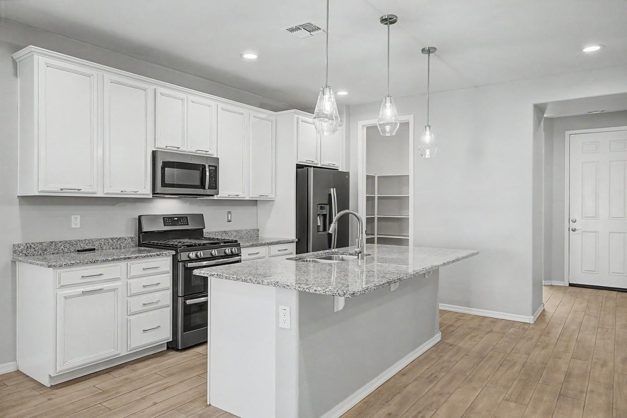 17534 W Hadley St - Photo 4 of 22