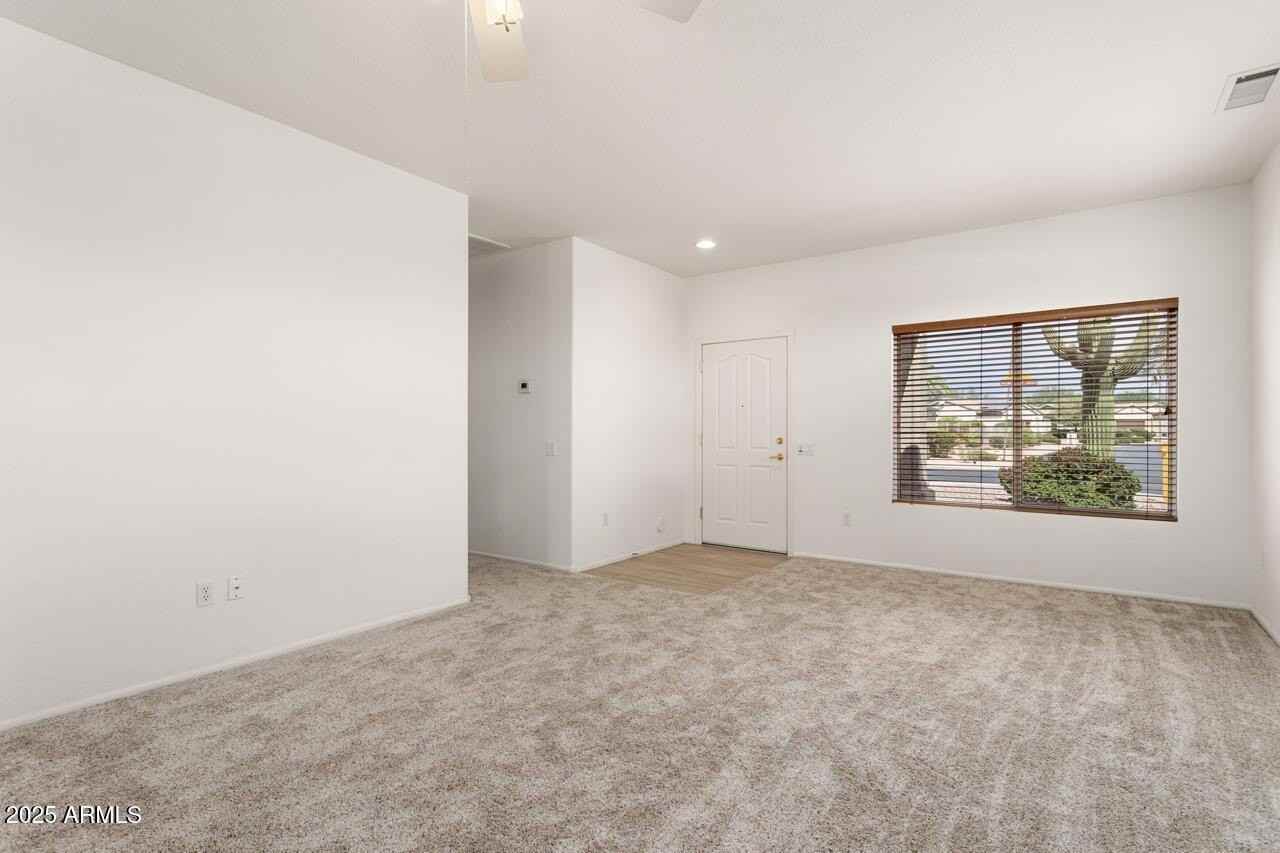 16115 W Acacia Ct - Photo 2 of 14