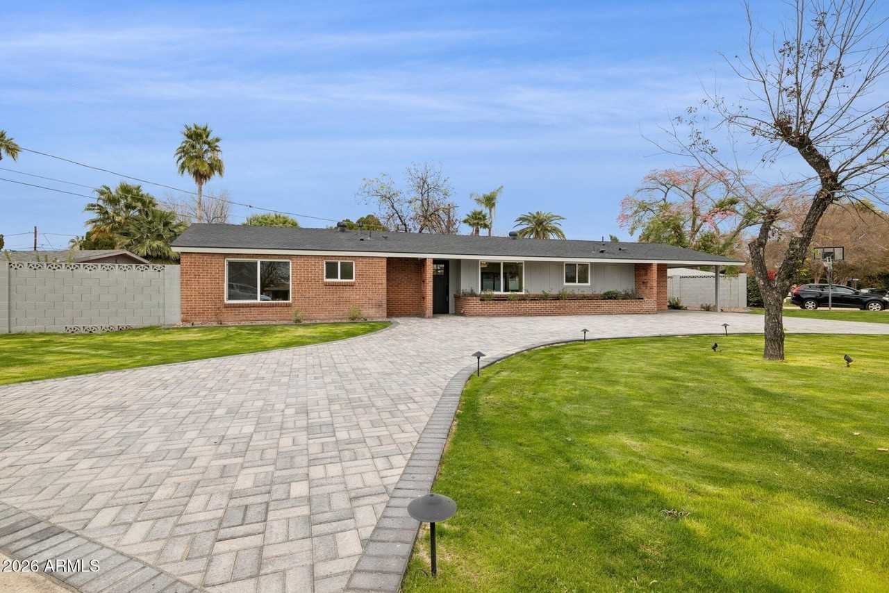 1216 W Rovey Ave - Photo 2 of 35