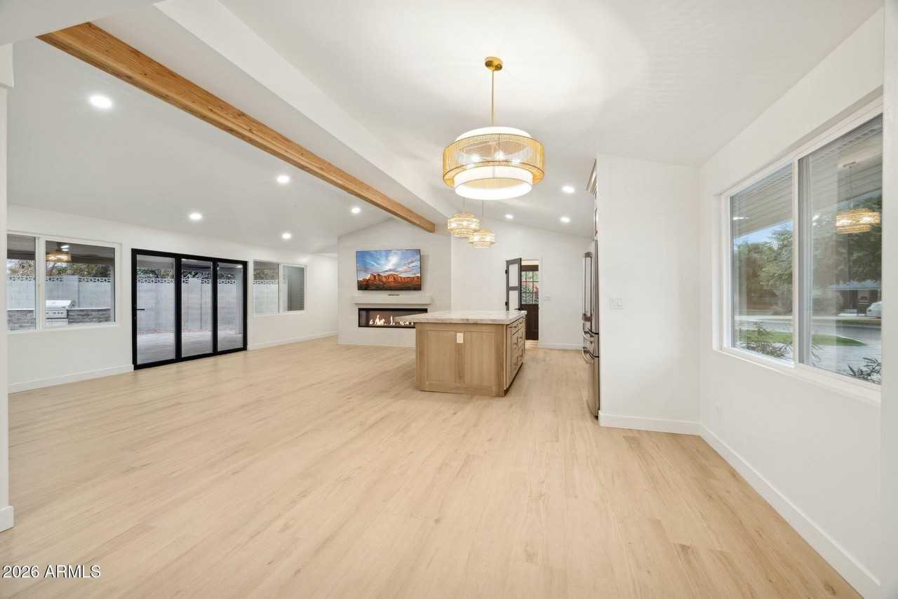 1216 W Rovey Ave - Photo 4 of 35