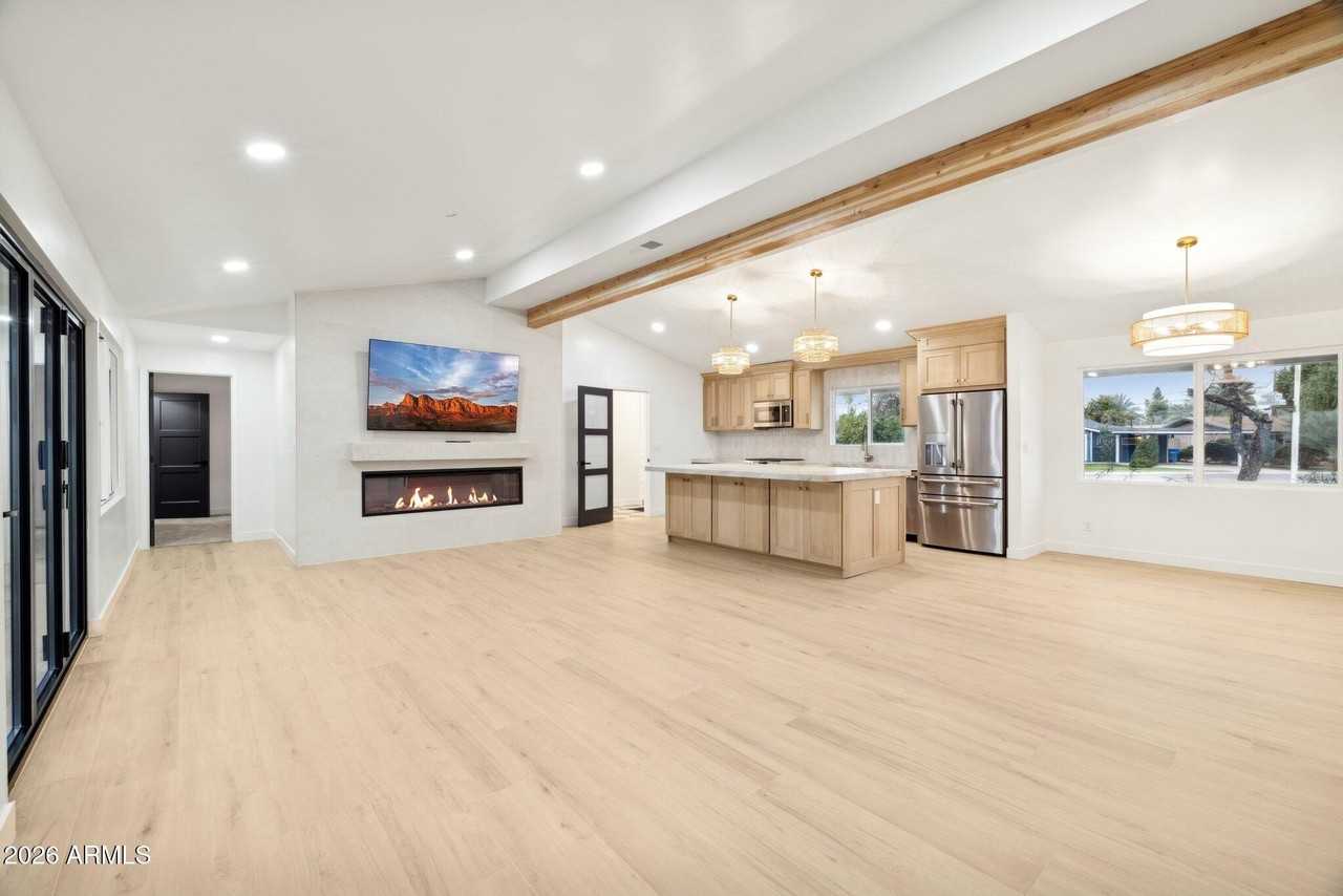 1216 W Rovey Ave - Photo 5 of 35