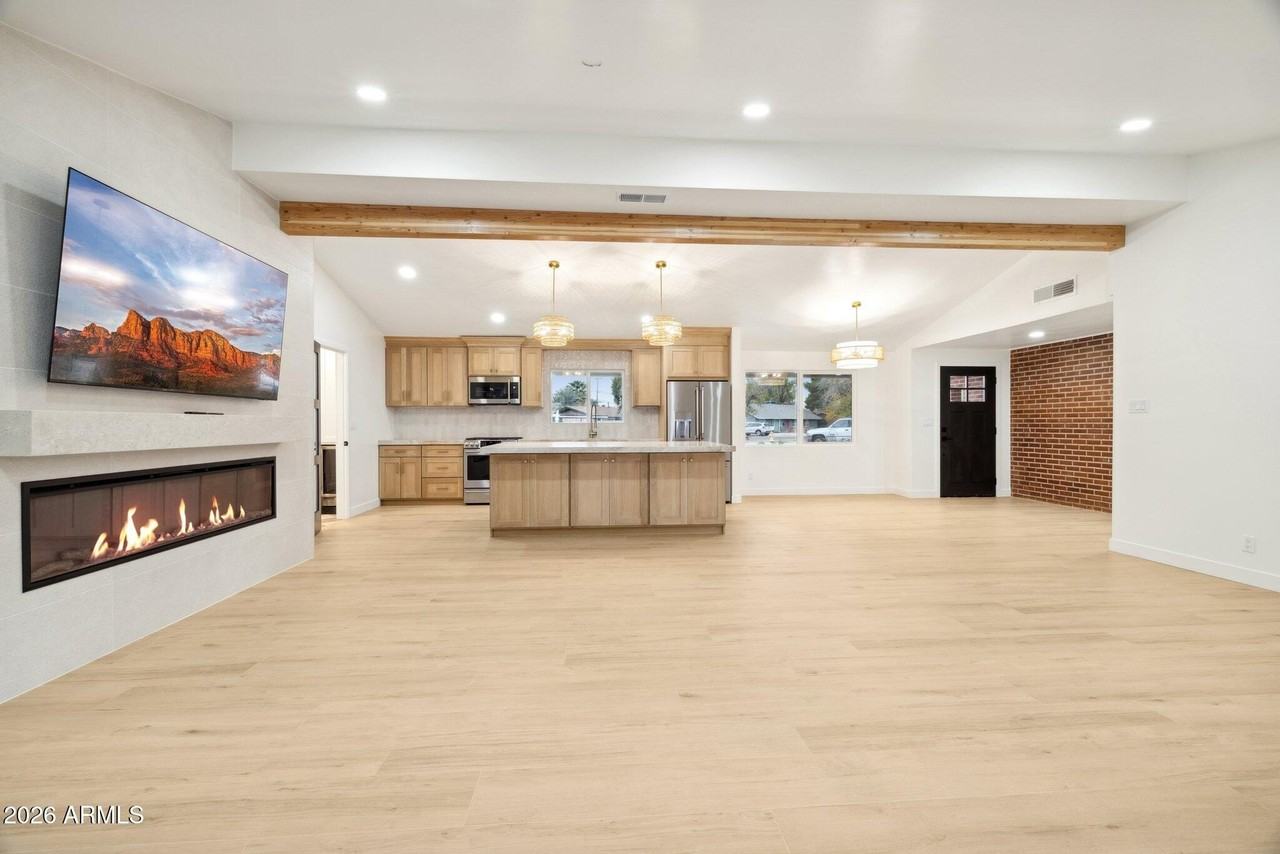 1216 W Rovey Ave - Photo 6 of 35