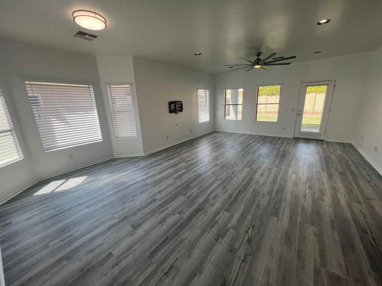 4140 E Claxton Ave - Photo 7 of 43