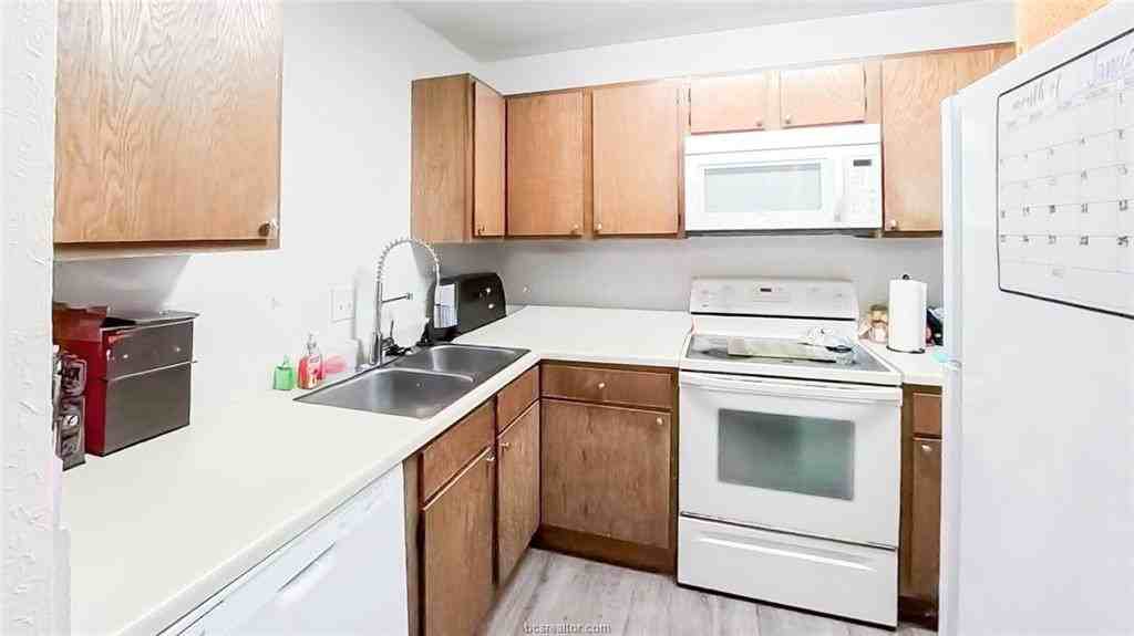 2802 Forest Bend Drive - Photo 5 of 10