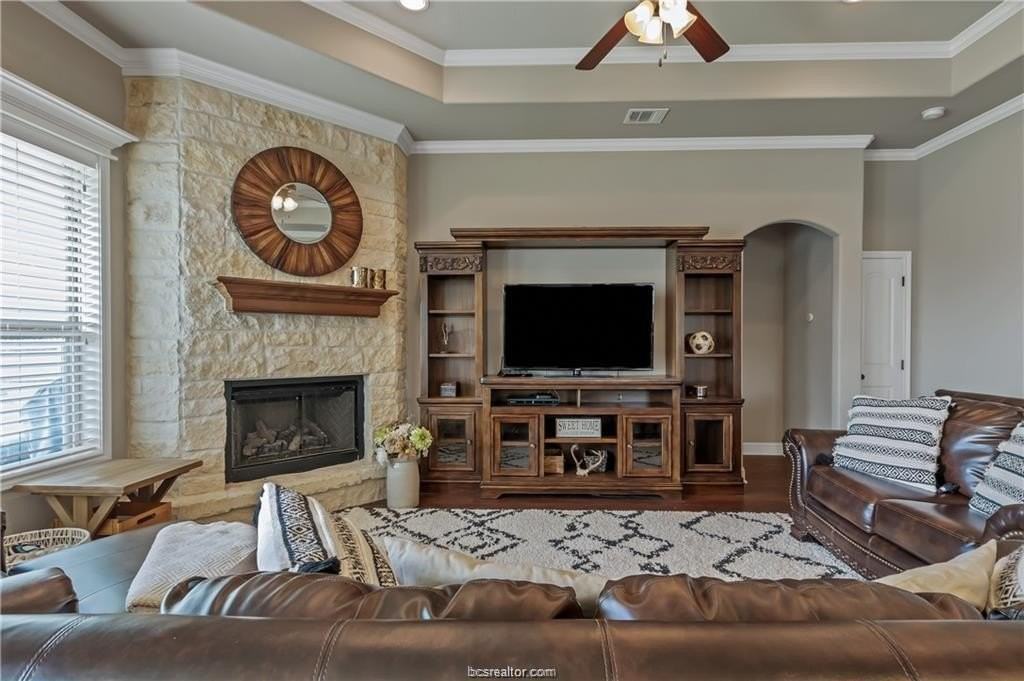 8301 Raintree Dr - Photo 3 of 15