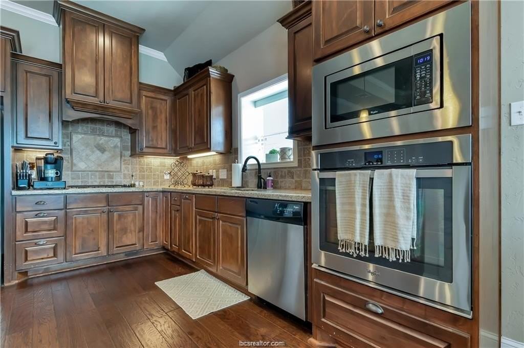 8301 Raintree Dr - Photo 7 of 15