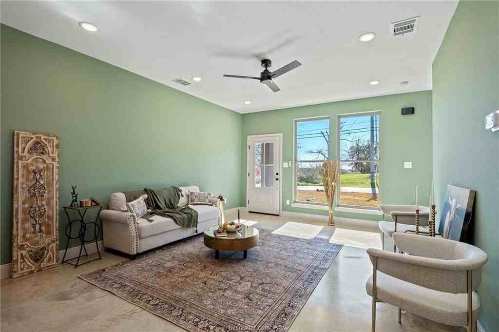 104 W 33rd St - Photo 3 of 13