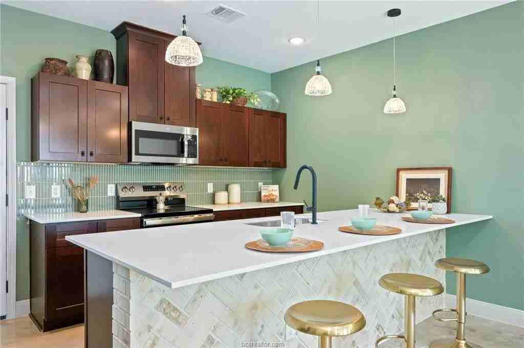 104 W 33rd St - Photo 5 of 13