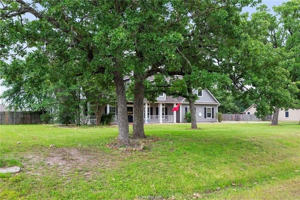 4421 Ledgestone Trl - Photo 2 of 38