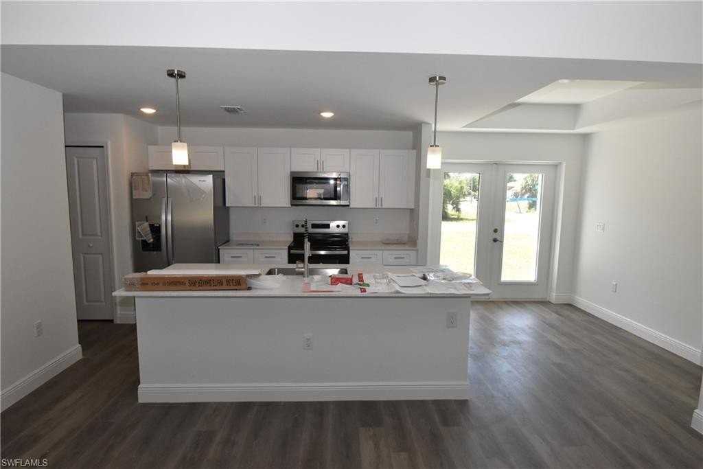 3393 Fergus St - Photo 3 of 21