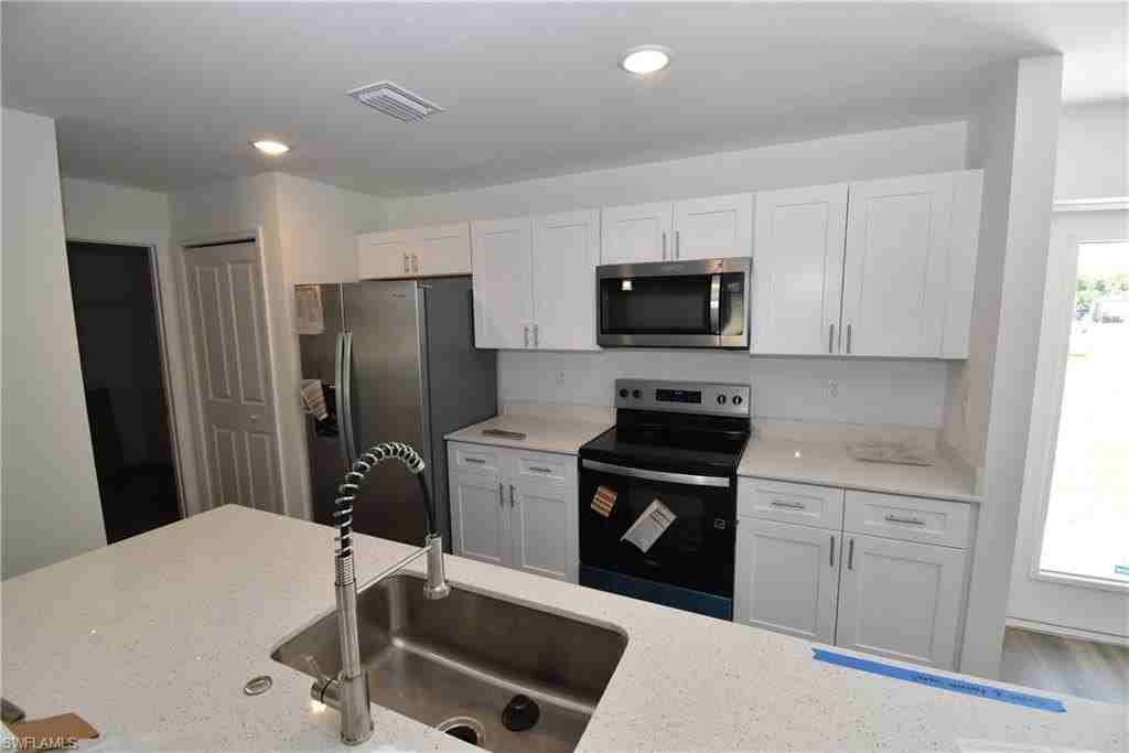 3393 Fergus St - Photo 5 of 21