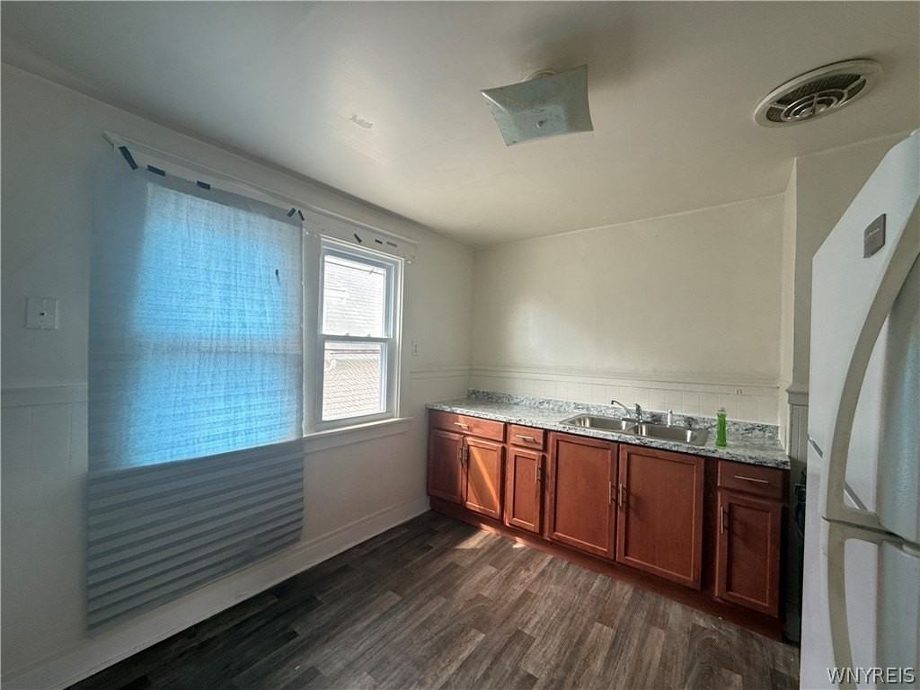 216 Newburgh Ave - Photo 3 of 12