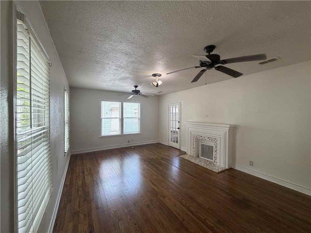 317 Melrose St - Photo 3 of 26