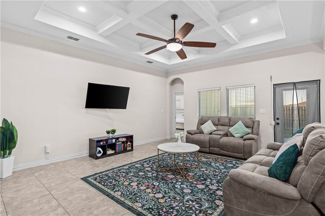 3818 Pennine Way - Photo 4 of 27
