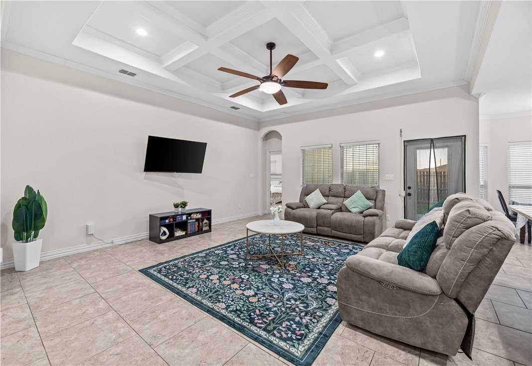 3818 Pennine Way - Photo 5 of 27
