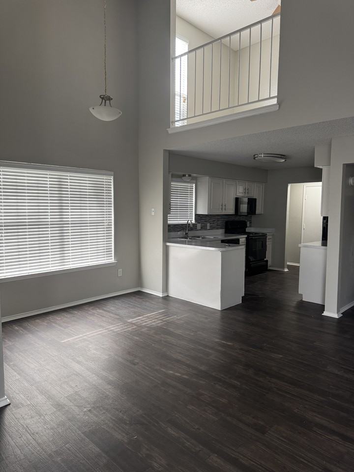 5976 Westcreek Dr - Photo 2 of 24