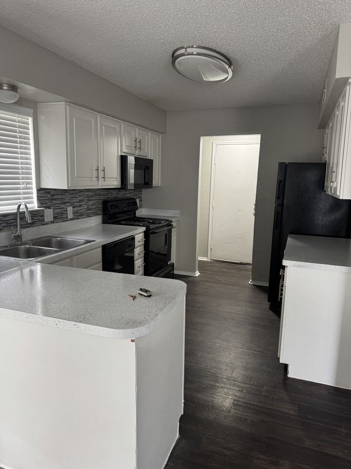 5976 Westcreek Dr - Photo 3 of 24