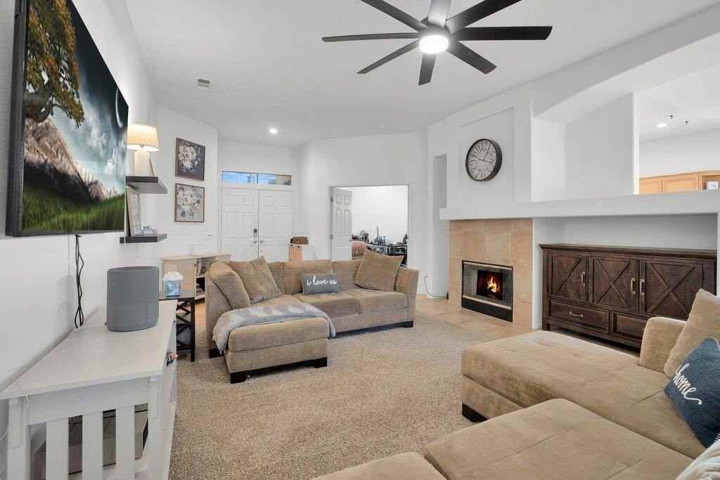 45180 Debbie Dr - Photo 6 of 49