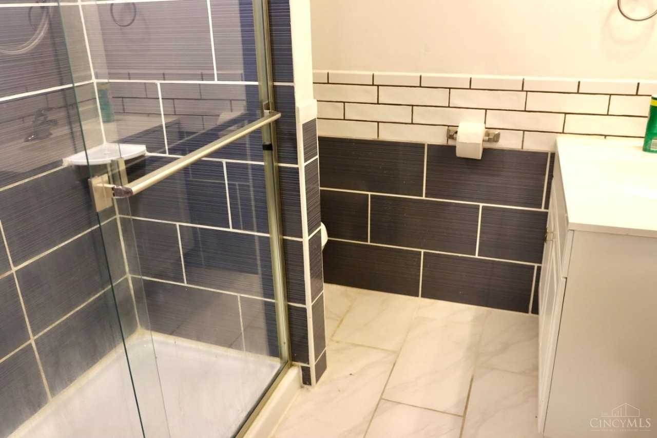 8748 Rupp Farm Dr - Photo 4 of 46