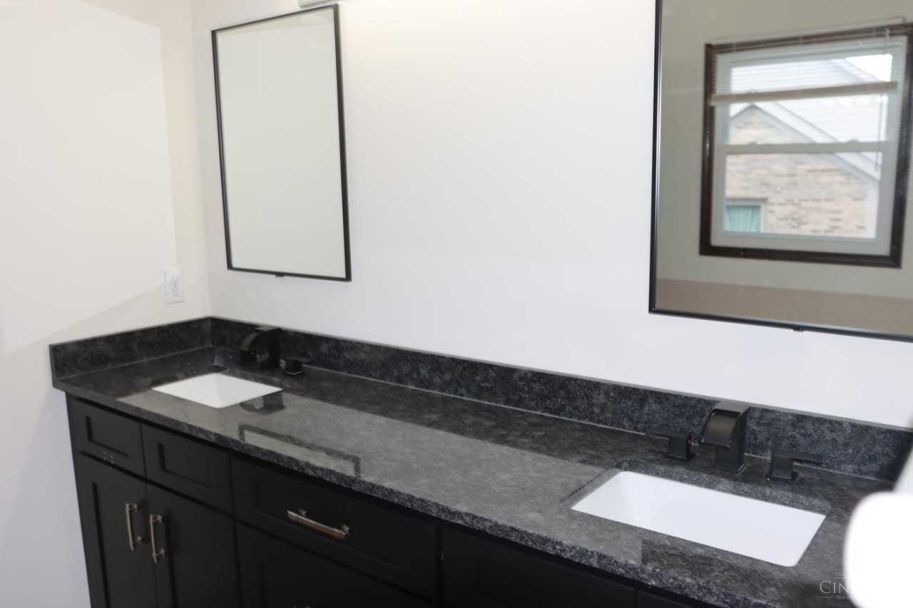 8748 Rupp Farm Dr - Photo 5 of 46