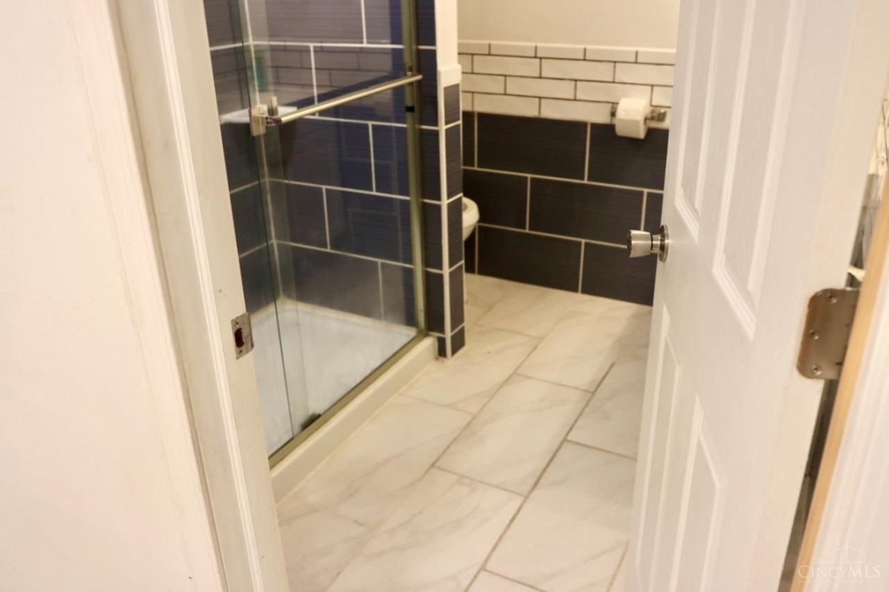 8748 Rupp Farm Dr - Photo 6 of 46