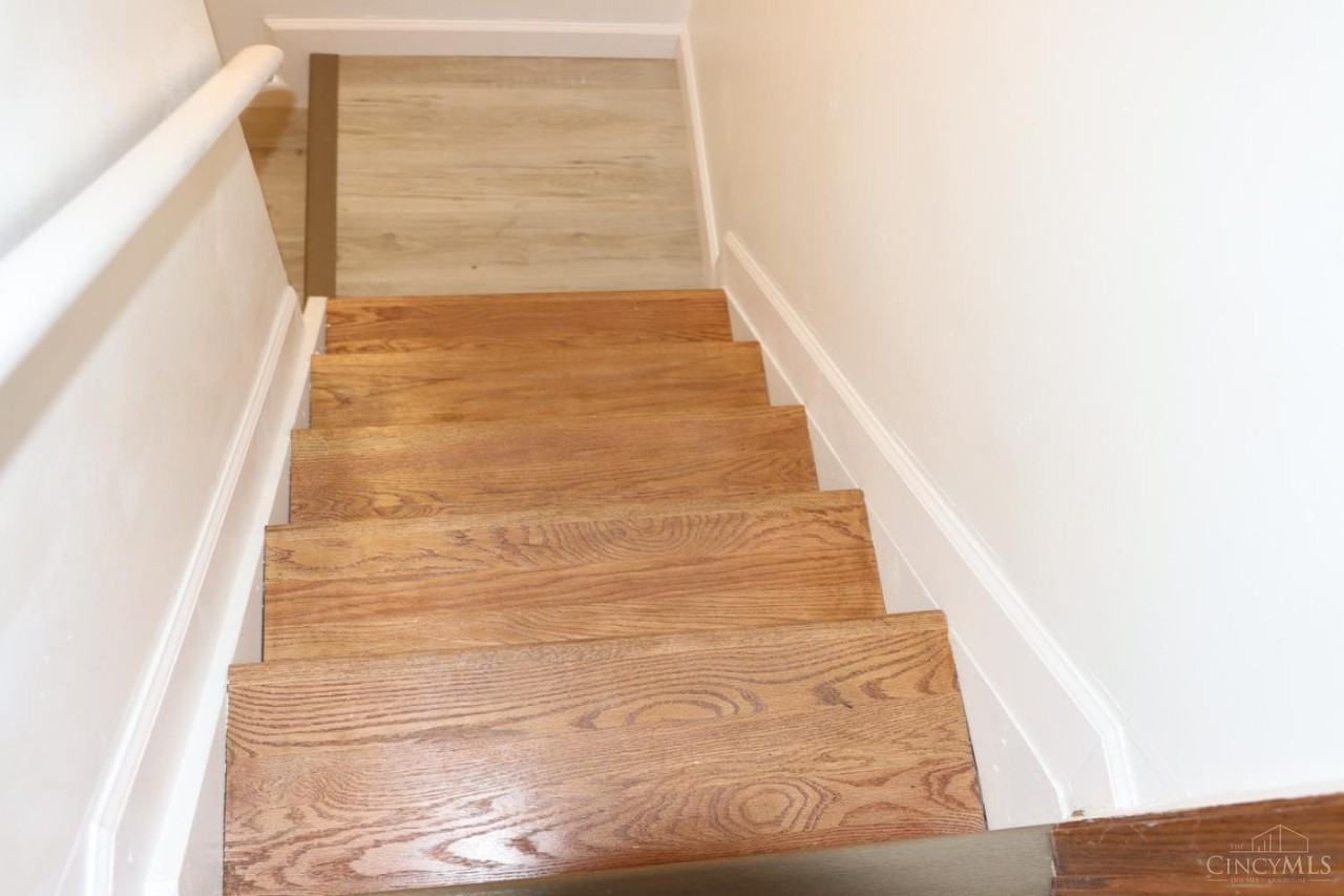 8748 Rupp Farm Dr - Photo 7 of 46