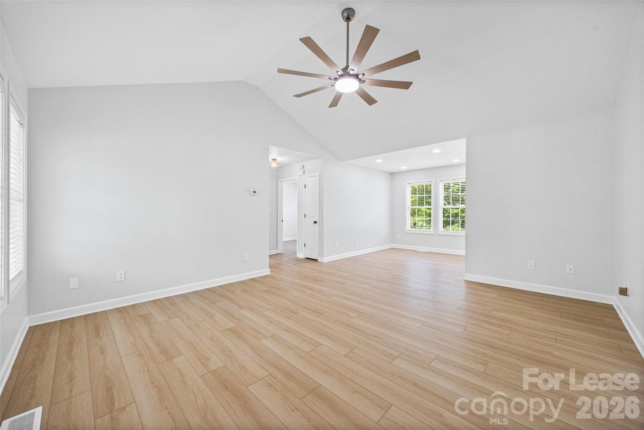 425 Griggs Rd - Photo 3 of 28