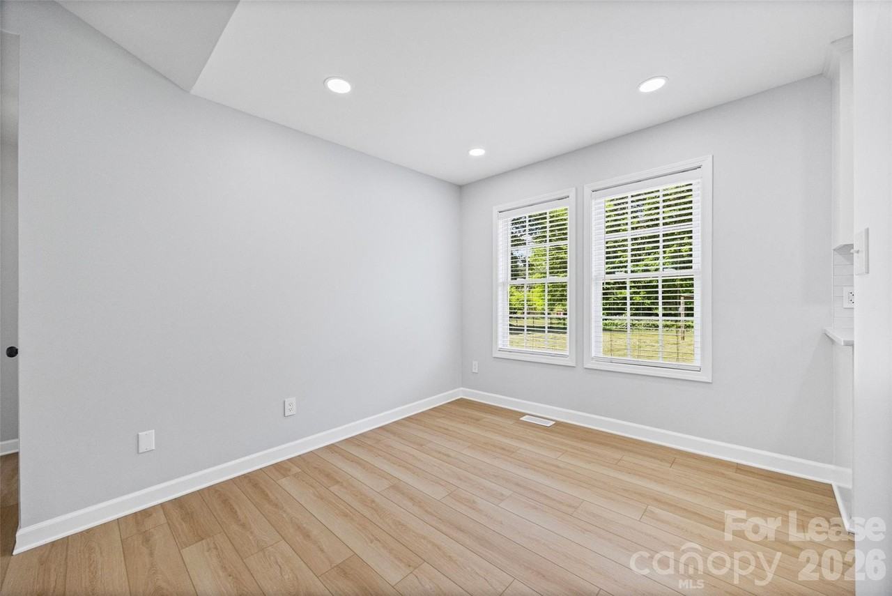 425 Griggs Rd - Photo 6 of 28