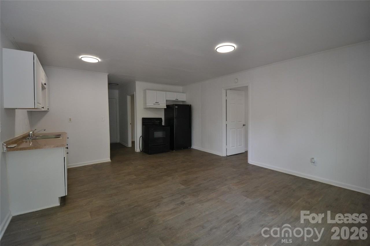 1212 Essex St #6 - Photo 4 of 16