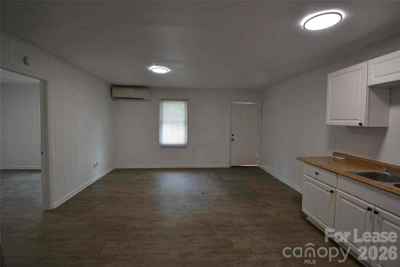 1212 Essex St #6 - Photo 5 of 16