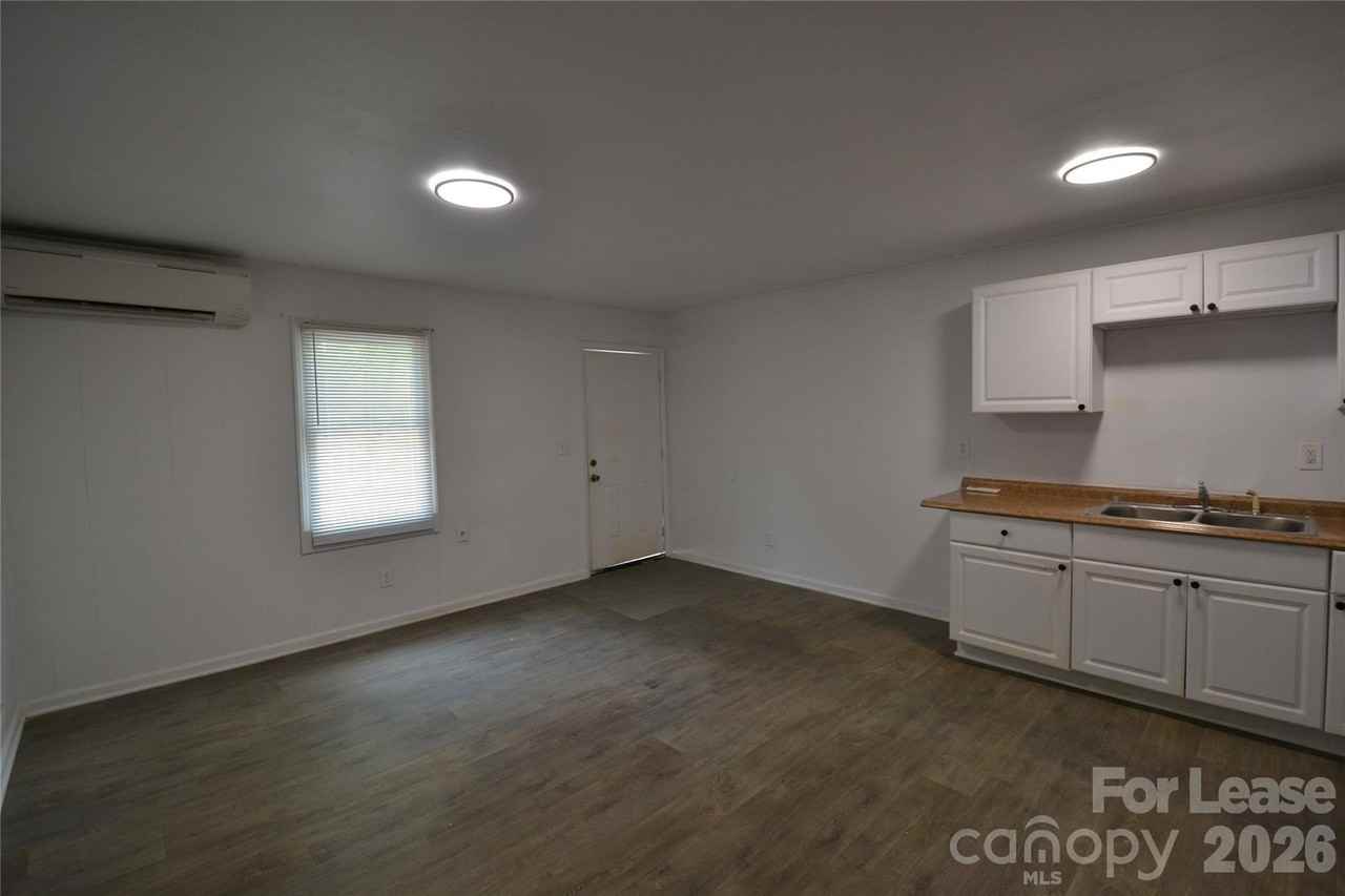 1212 Essex St #6 - Photo 6 of 16