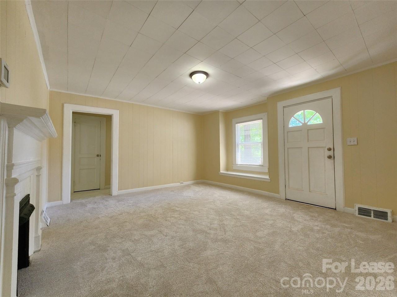 193 Hoover Ave Ne - Photo 2 of 12