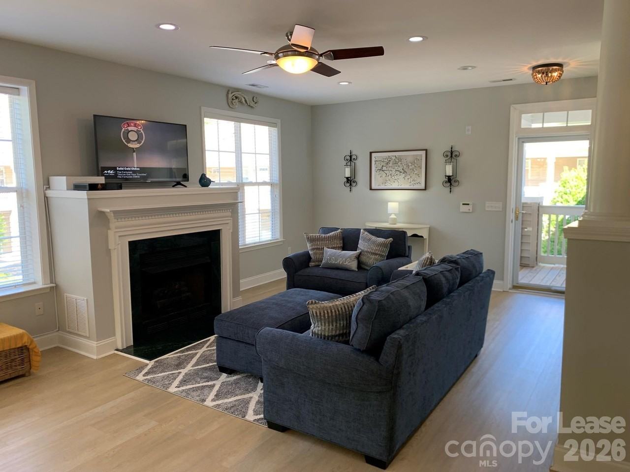 9033 Rosalyn Glen Rd - Photo 4 of 48