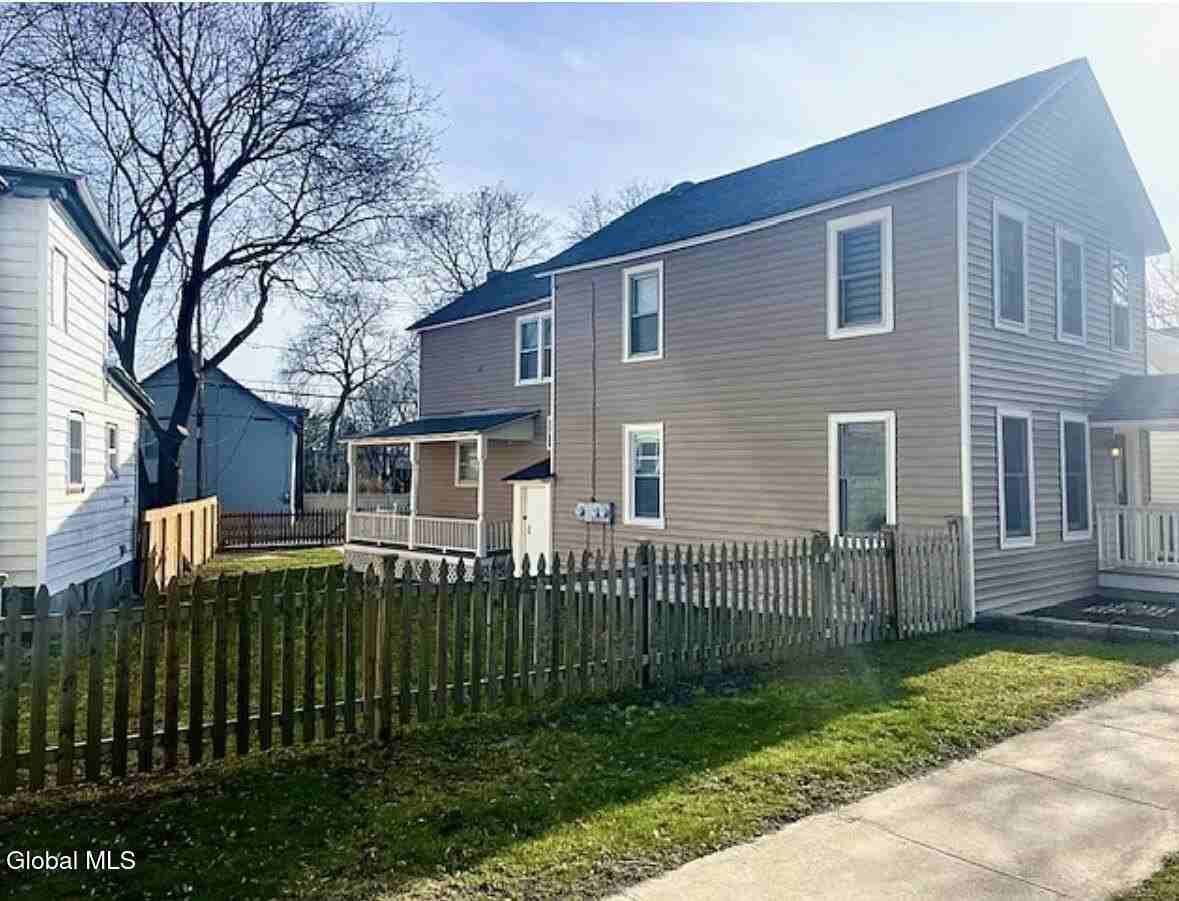 110 Van Dam St #1 - Photo 4 of 17