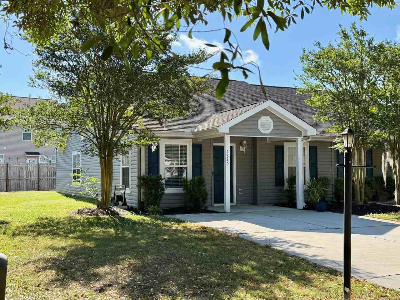 7840 Park Gate Dr - Photo 2 of 28