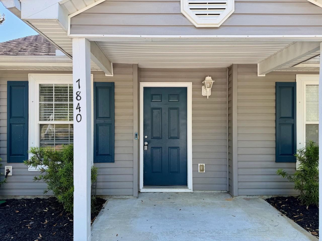 7840 Park Gate Dr - Photo 3 of 28