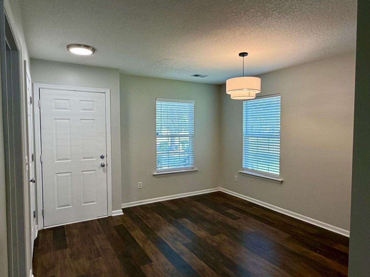 7840 Park Gate Dr - Photo 4 of 28