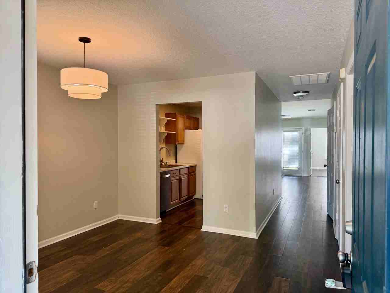 7840 Park Gate Dr - Photo 5 of 28