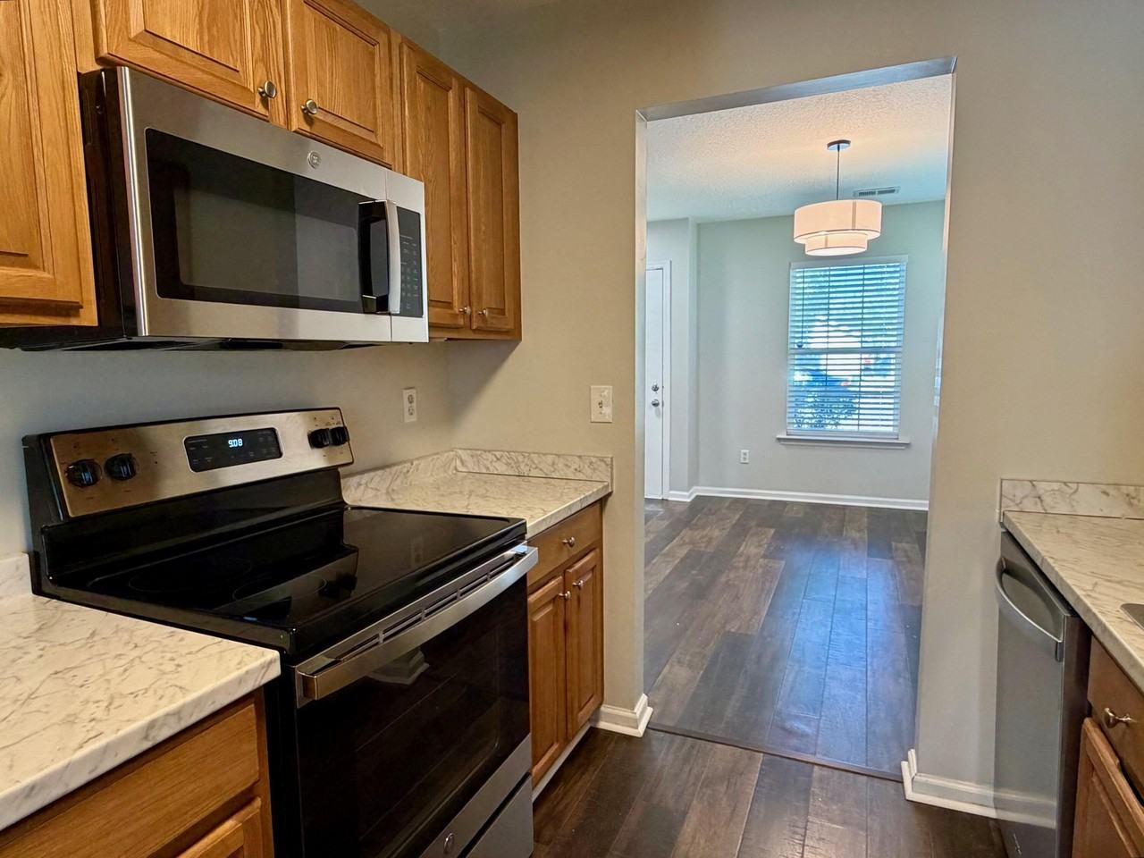 7840 Park Gate Dr - Photo 6 of 28