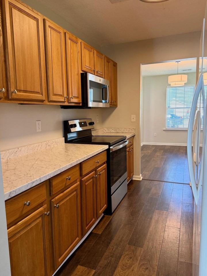 7840 Park Gate Dr - Photo 7 of 28