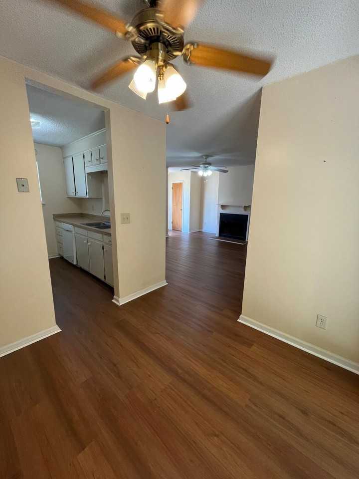 101 Freehold Cir #B - Photo 5 of 11
