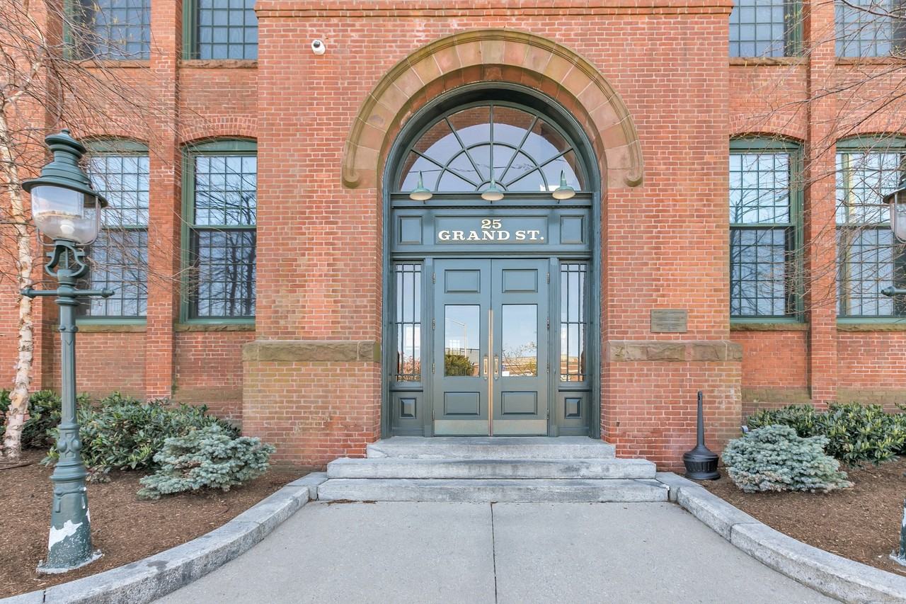 25 Grand St #105
