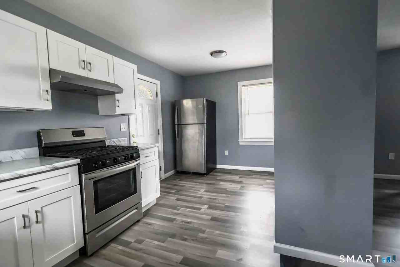 20 8th St - Photo 2 of 6