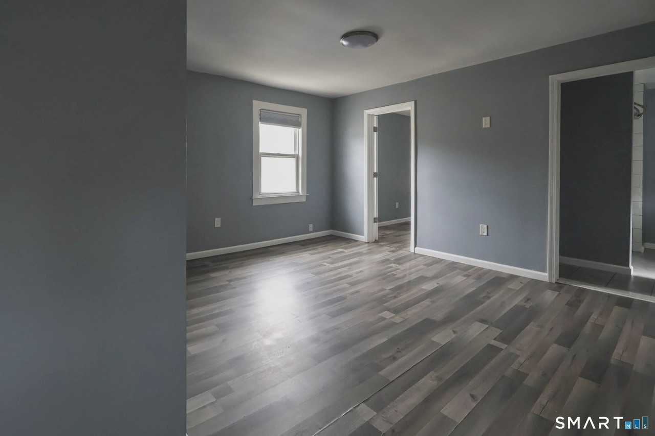 20 8th St - Photo 3 of 6