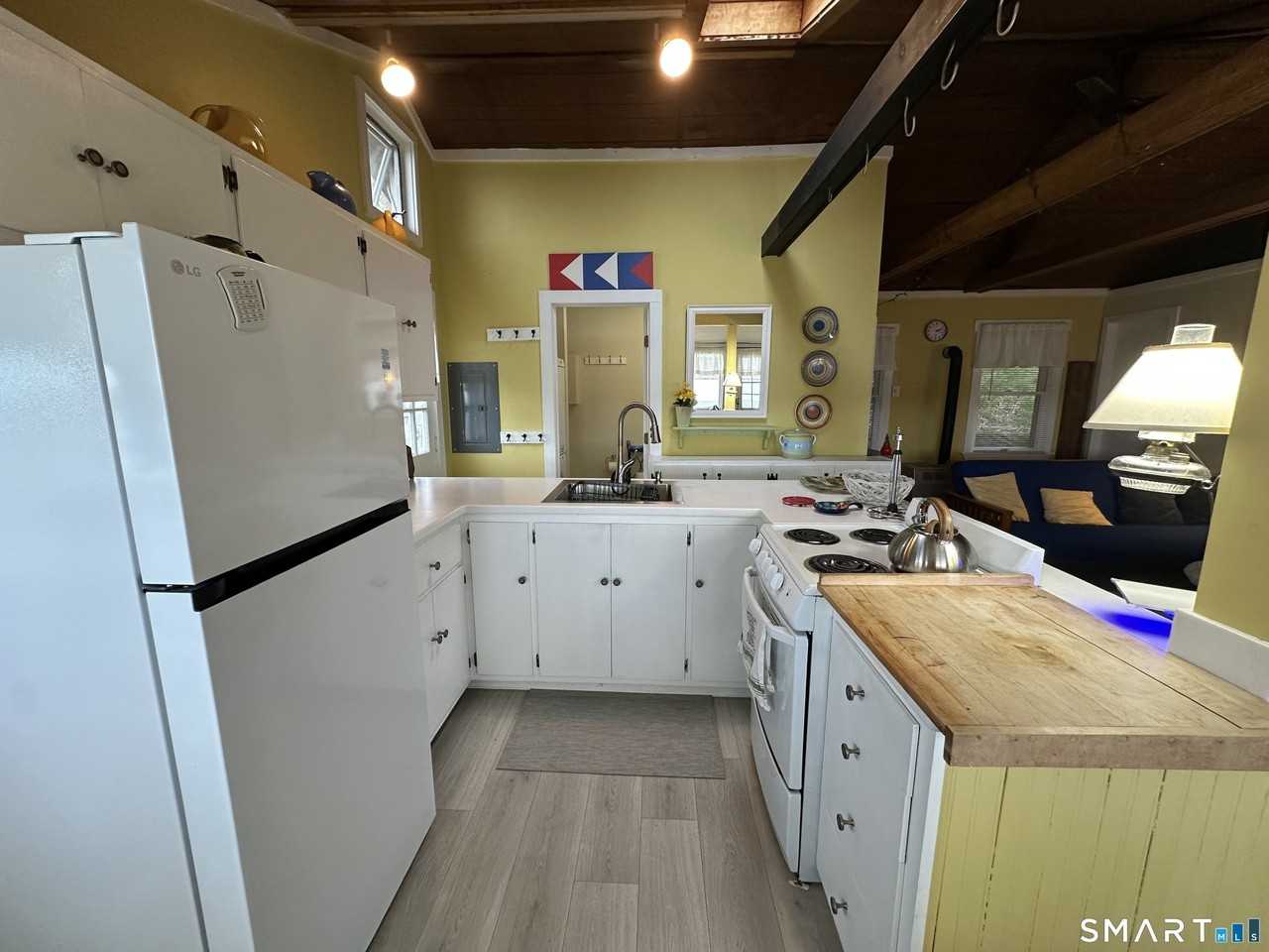 212 Cedar Rd - Photo 7 of 9