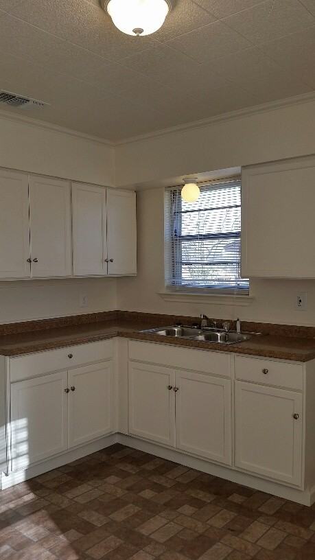 1516 Woodcrest Dr - Photo 2 of 7